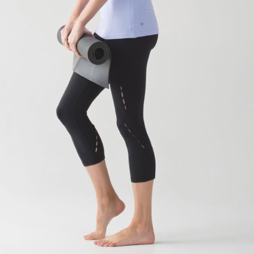 Lululemon Wunder Under “peek” cropped leggings